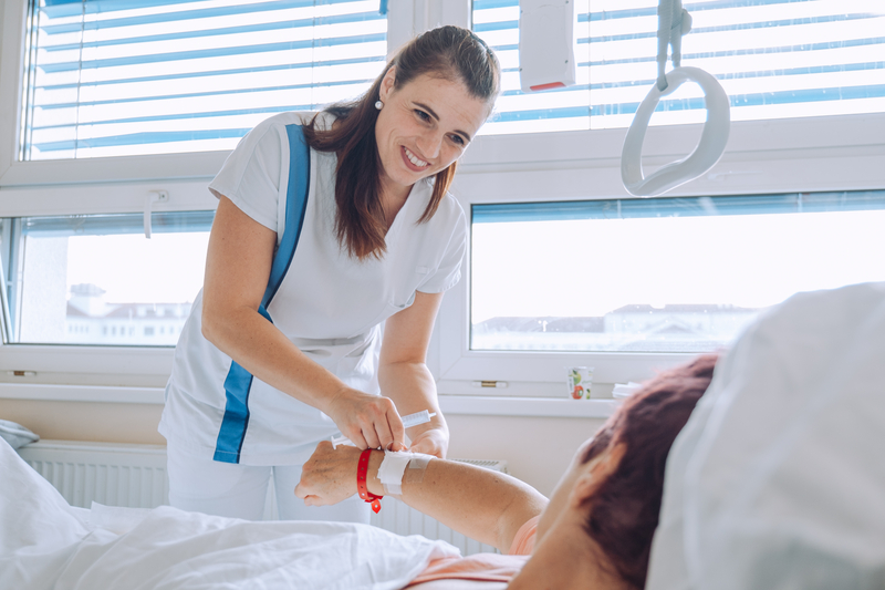 CHO_sestra pečující o pacientku.jpg (376 KB)